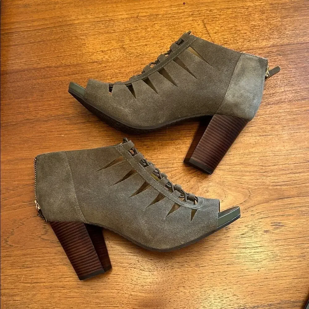Michael Kors Taupe Suede Heeled Boots NWOT womens 7.5 - Picture 1 of 11